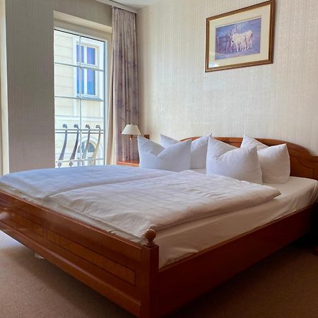 Hotel Am Markt Altentreptow Екстериор снимка
