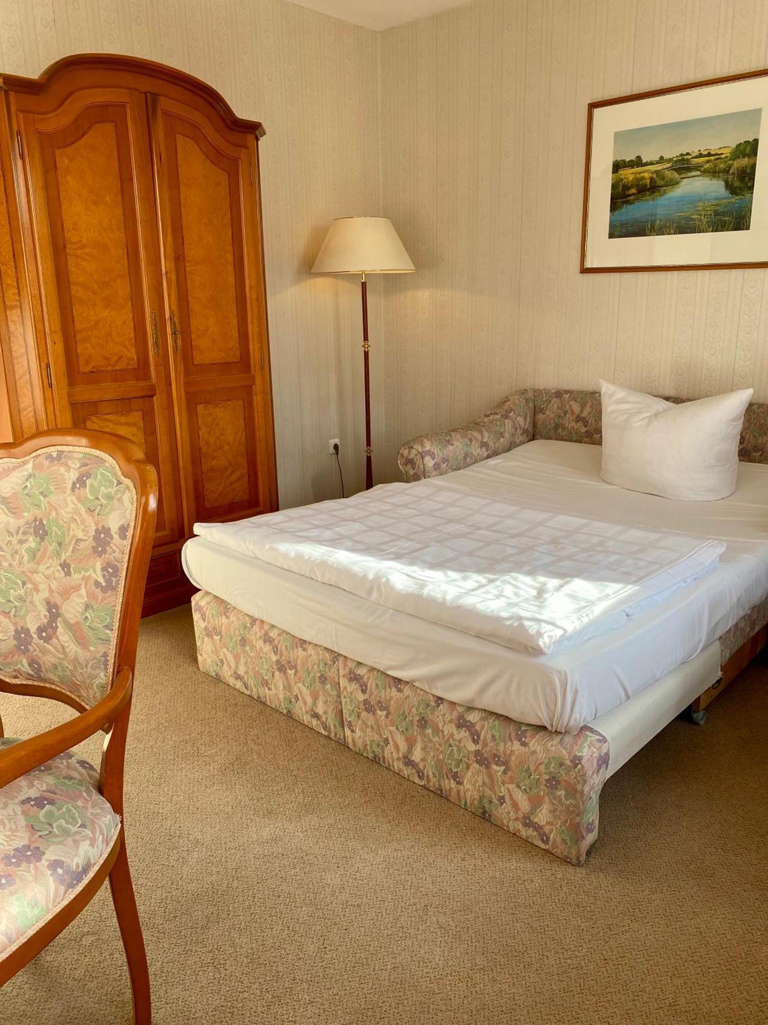 Hotel Am Markt Altentreptow Екстериор снимка