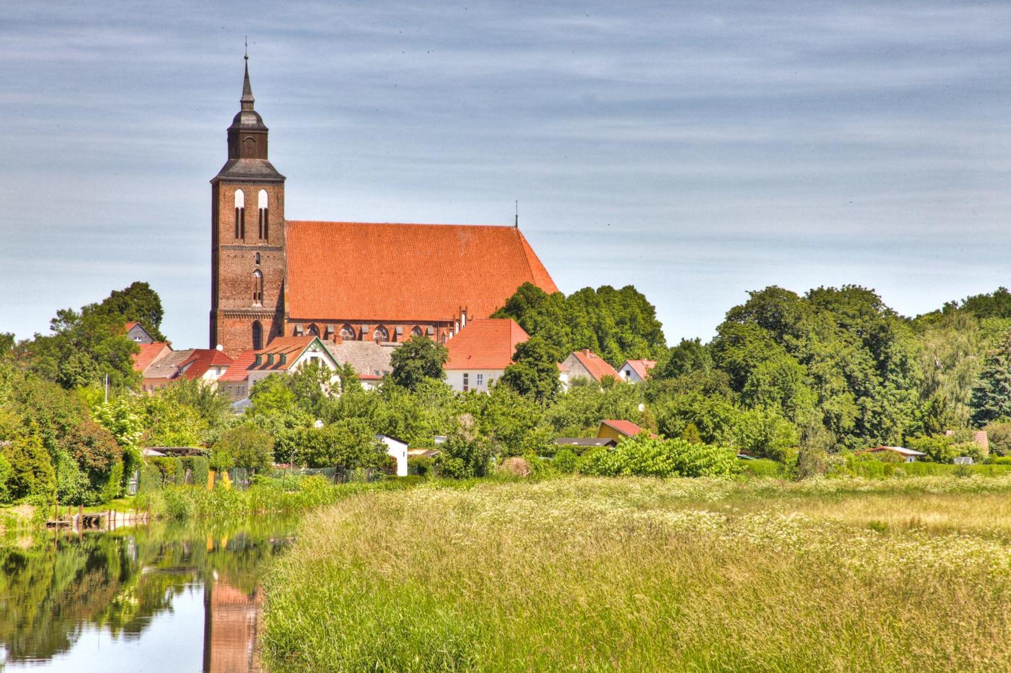 Hotel Am Markt Altentreptow Екстериор снимка
