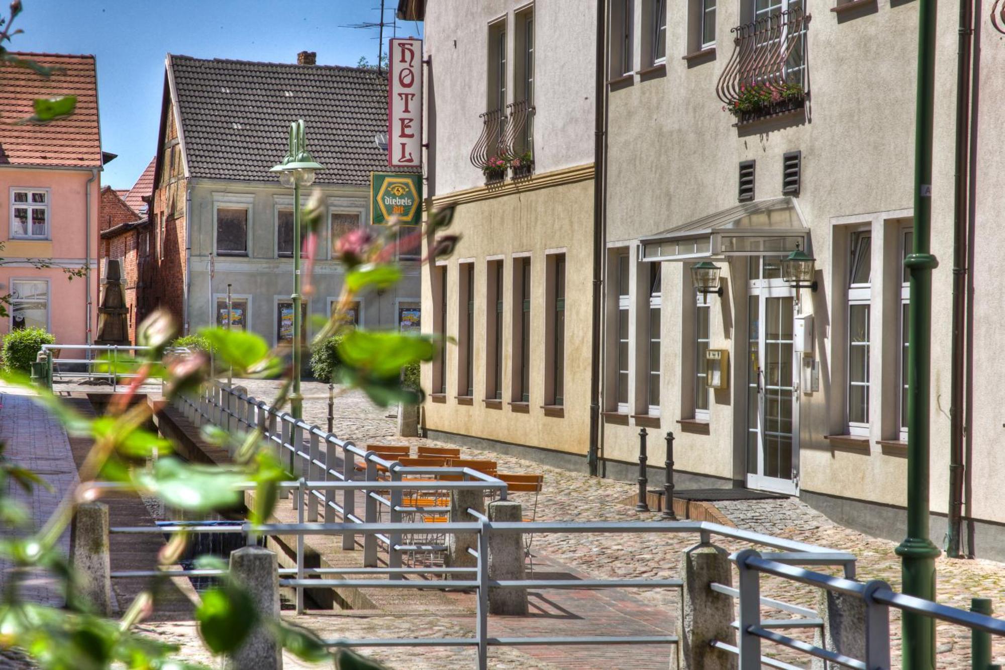 Hotel Am Markt Altentreptow Екстериор снимка