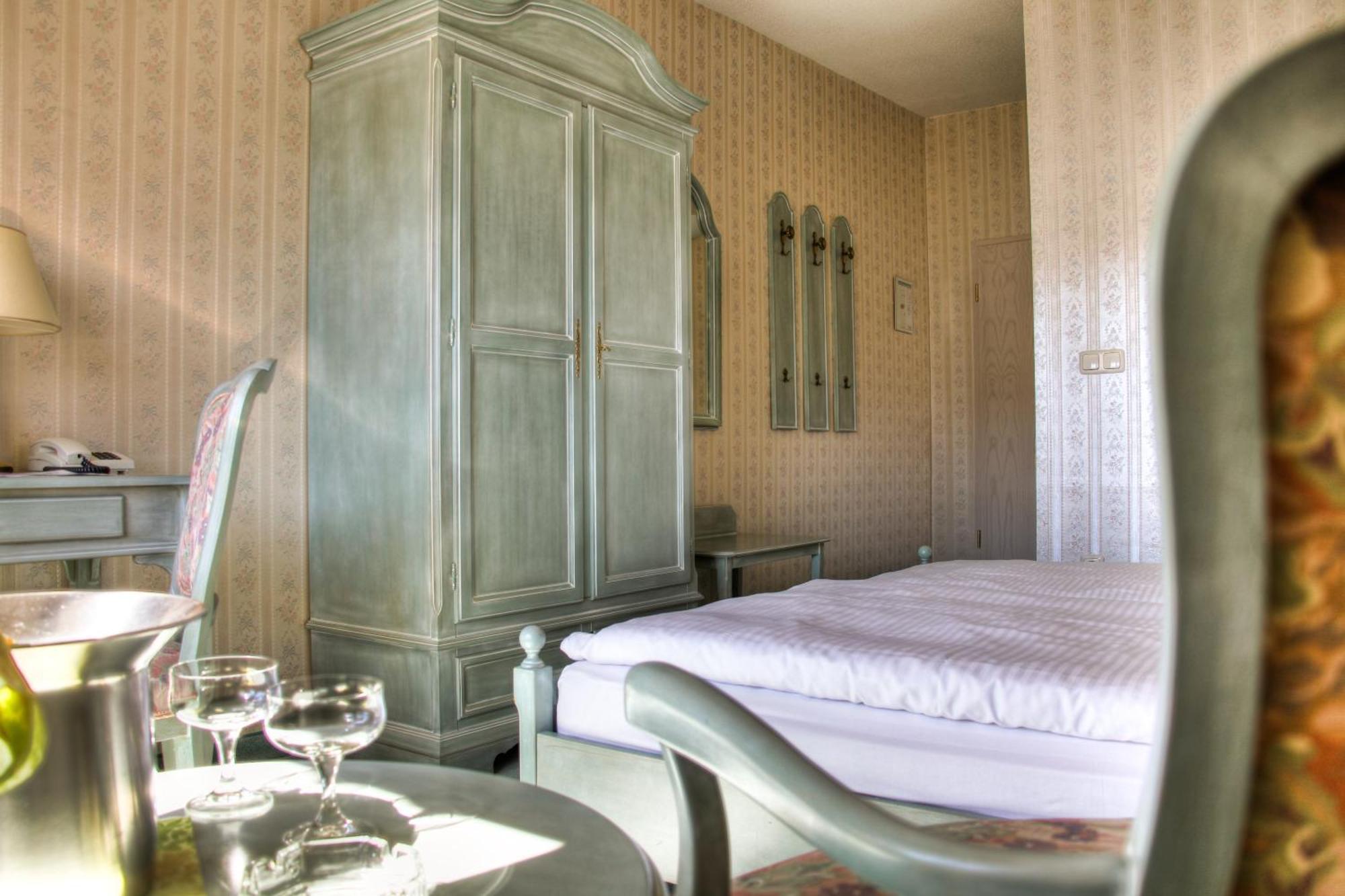Hotel Am Markt Altentreptow Екстериор снимка
