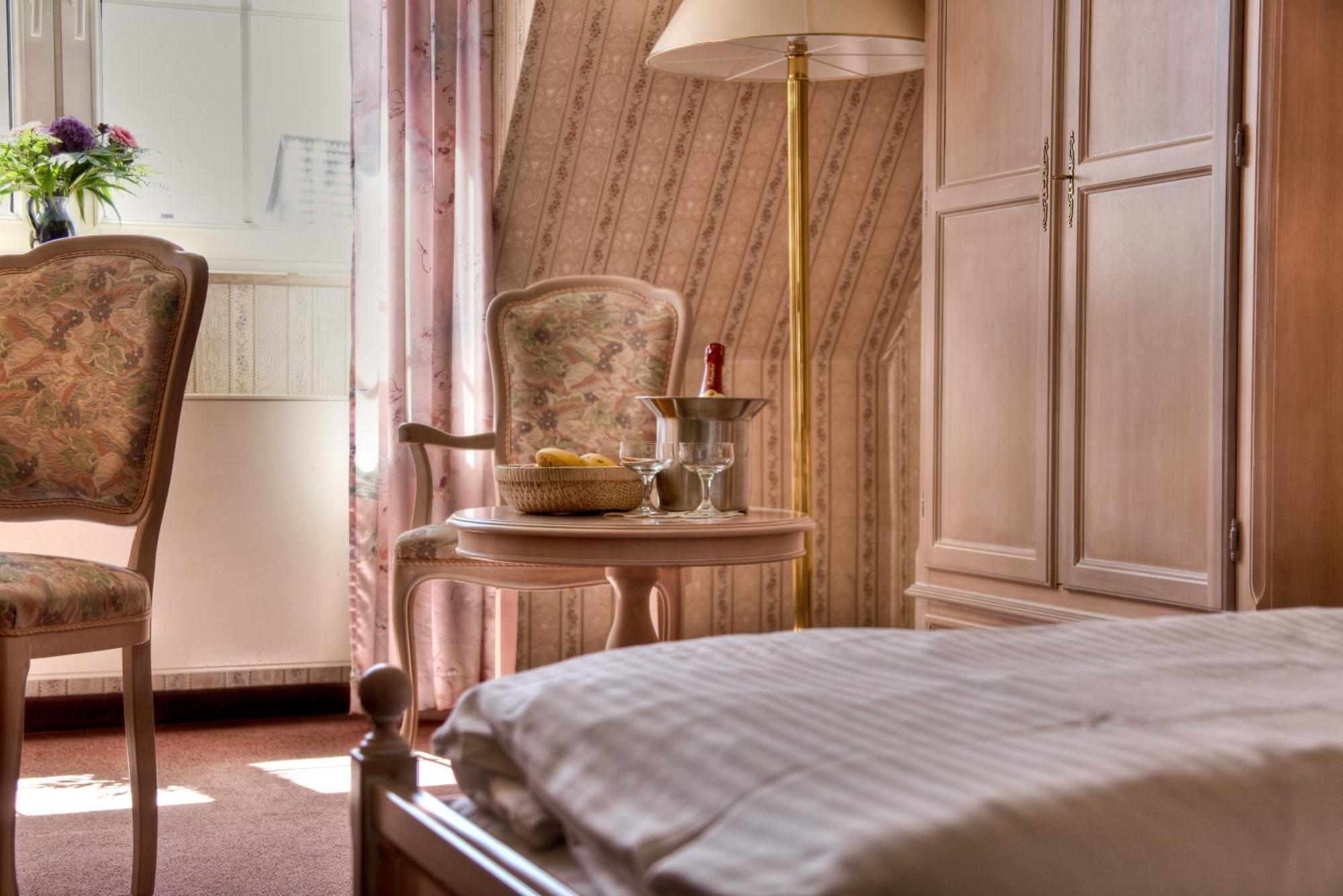 Hotel Am Markt Altentreptow Екстериор снимка