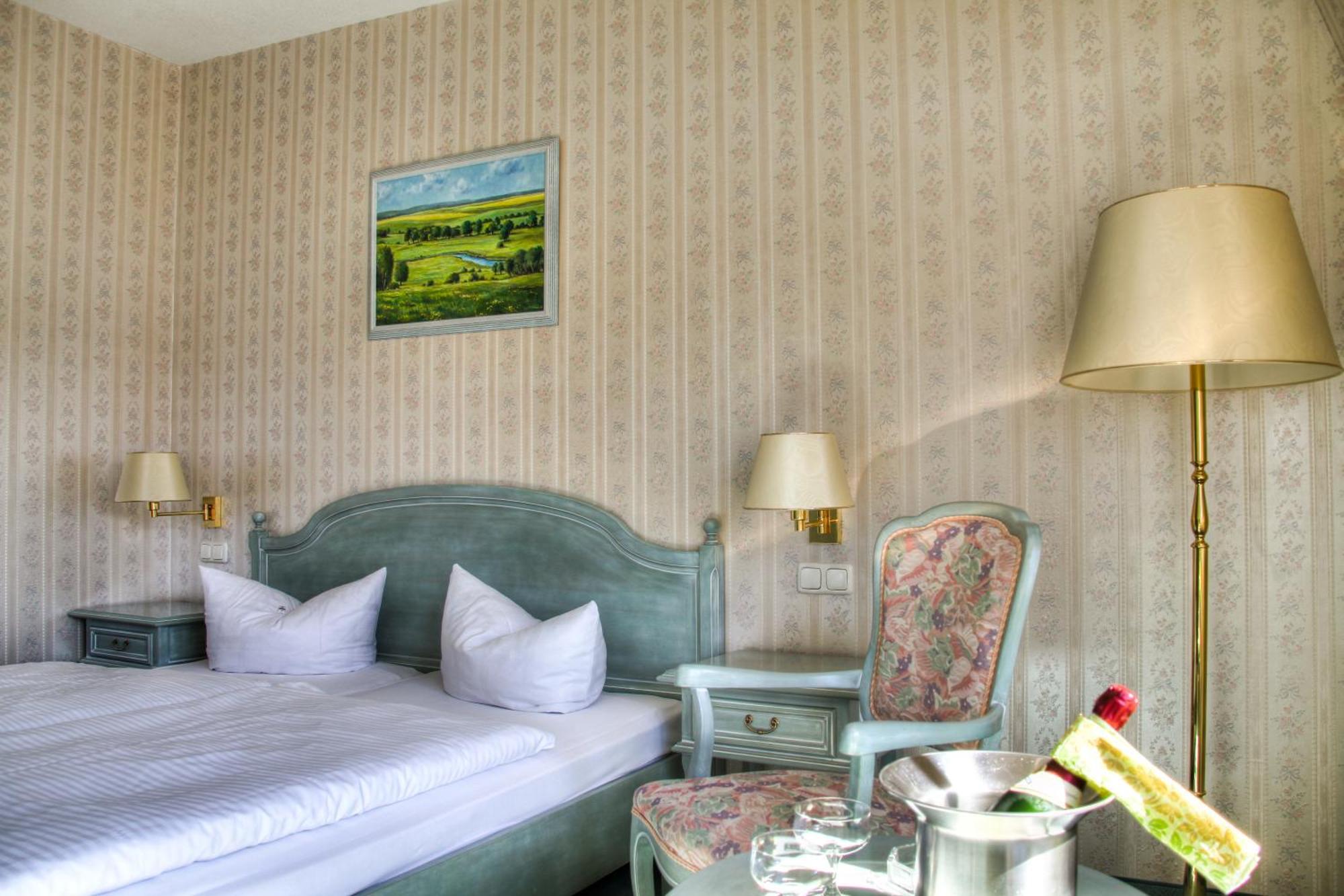 Hotel Am Markt Altentreptow Екстериор снимка
